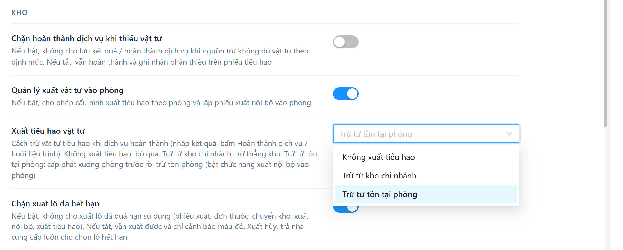 Thiết lập chung, nhóm Kho: bật Quản lý xuất vật tư vào phòng, ô Xuất tiêu hao vật tư mở ra ba lựa chọn Không xuất tiêu hao, Trừ từ kho chi nhánh, Trừ từ tồn tại phòng